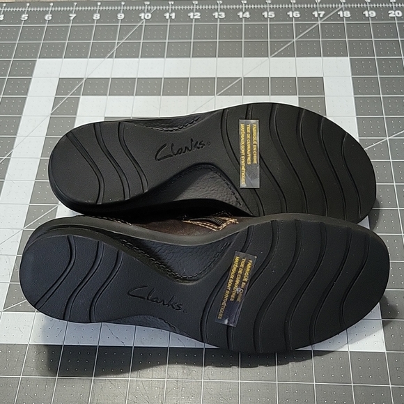 Clarks brown slip on shoes 7M - Picture 5 of 6